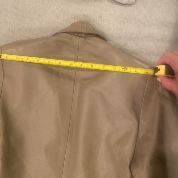 Cropped leather jacket. - Picture 7 of 7